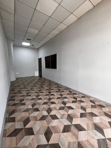 Ofislər: 28 May metrosuna piyada məsafədə. Nefçilər Prospektinə, 8 Noyabr və — 8