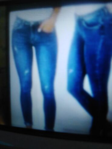 nesal jeans – слике: Re-Dress farmerke sa blagim izbledelim efektom i diskretnim detaljima