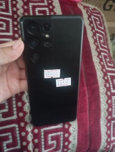 oneplus 7 t: Смартфон Samsung, чёрного цвета, с крупным блоком камер на задней — 2