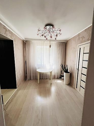 Продажа коттеджей и домов: Дом с участком и внутренним благоустройством. - Территория: забор по — 12