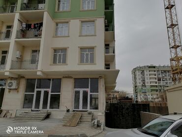 Mağazalar: Bina 28 may küçəsində yerləşir Ev binanın 3 cü mərtəbəsində yerləşir — 3
