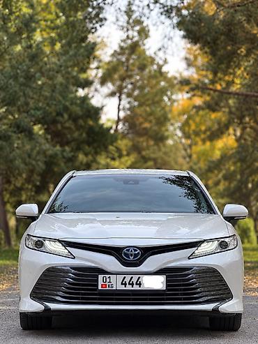 hybrid: Toyota Camry: 2018 г., 2.5 л, Вариатор, Гибрид, Седан — 2
