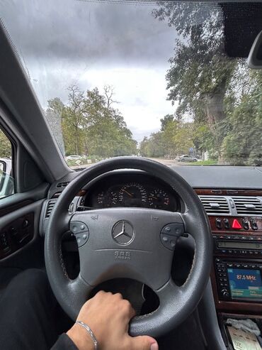 Mercedes-Benz: Mercedes-Benz E 320: 3.2 l | 2000 il Sedan — 8