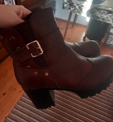 qadın bot: Ölçü: 40, rəng - Qəhvəyi, İşlənmiş