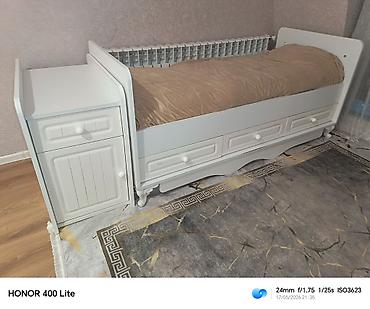 uşaq beşiyi yığmaq: Oğlan və qız üçün, İşlənmiş, Dördbucaq, Beşik, Dəst ilə, Matras ilə, Yellənmə mexanizmi ilə — 5