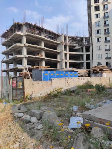 вторичное жилье: 1 комната, 40 м², Элитка, 3 этаж, ПСО (под самоотделку)