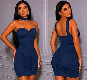 Ženska uska mini haljina sa naborima - Kroj: bodycon mini dužine