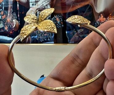 Zərgərlik dəstləri: Dəstə daxildir: Üzük, Sırğa, Sarı qızıl, 585 Əyar, 1112 g — 9