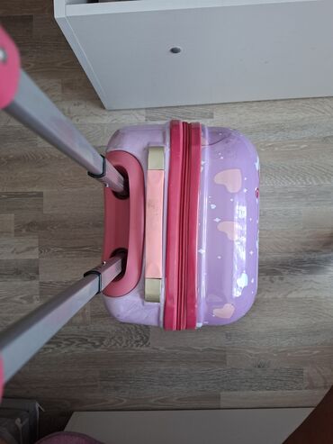 Çamadanlar: Usaq camadani satilir. olcusu 45 hundurluk 30 eni her seyi — 5