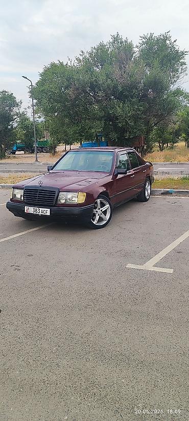 салон е46: Mercedes-Benz W124: 1988 г., 2 л, Бензин, Седан — 4