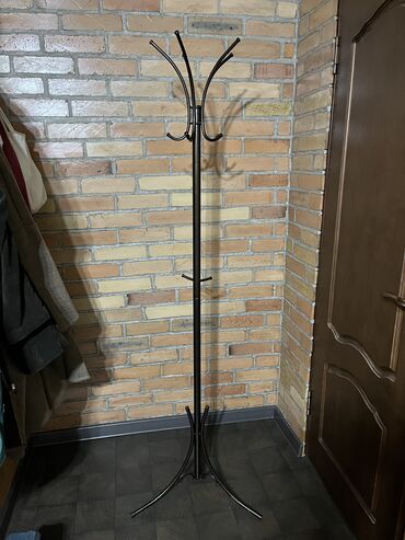 шкаф для раздевалок: Вешалка в идеальном состоянии