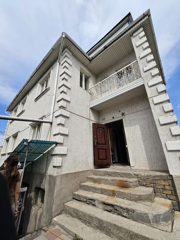 как купить дом в рассрочку: 300 м², 6 комнат, Забор, огорожен
