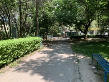 вторичное жилье: 3 бөлмө, Менчик ээси, Чогуу жашоосу жок, Толугу менен эмереги бар