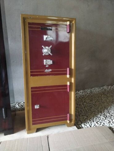 Seyflər: Seyf Türk zavod. Geniş ölçüdə. Yanmayam oda davamlı. 600-700 dərəcə — 6