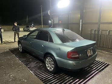 Audi A4: 2000 г., 2.4 л, Механика, Бензин, Седан
