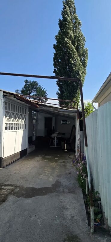 сдаю пол дома рабочий городок: 70 м², 3 комнаты, Парковка, Сарай, Забор, огорожен