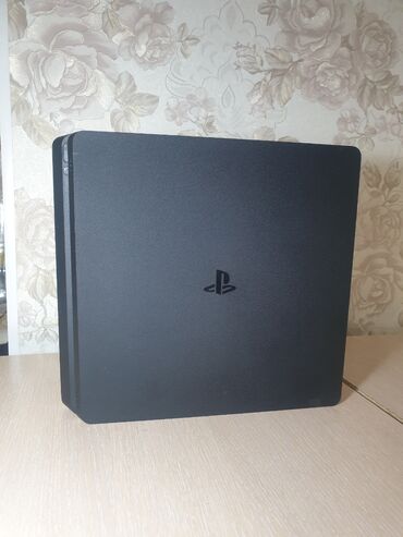 PS4 (Sony PlayStation 4): Продаю ps4 slim. Объем памяти 500gb В идеальном состоянии, не шумит