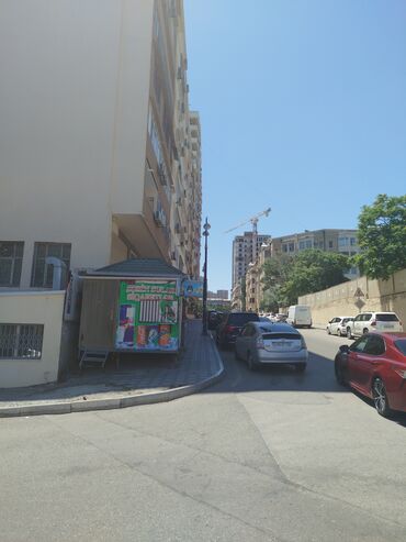 аренда торговых площадей в магазинах: Köşk əşyalı təzə qoyulub əşyalar təzədi ve esyasiz 9kv esyali 4.5yarim