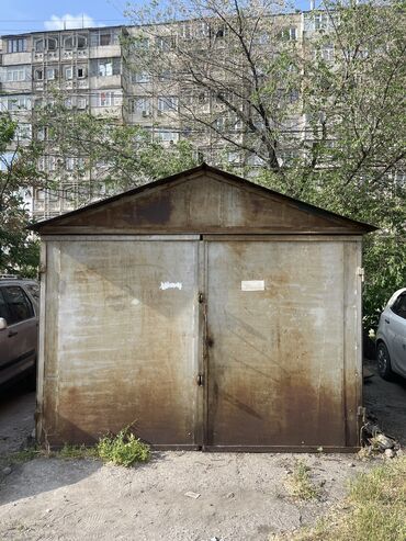 ворота в гараж: 18 кв. м, Металл