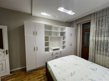 кровать с базой: Двуспальная кровать, Шкаф