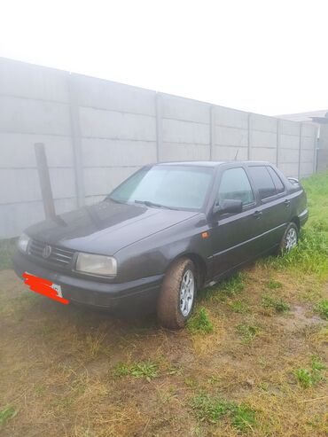 продаю венто: Volkswagen Vento: 1993 г., 1.8 л, Механика, Бензин, Седан