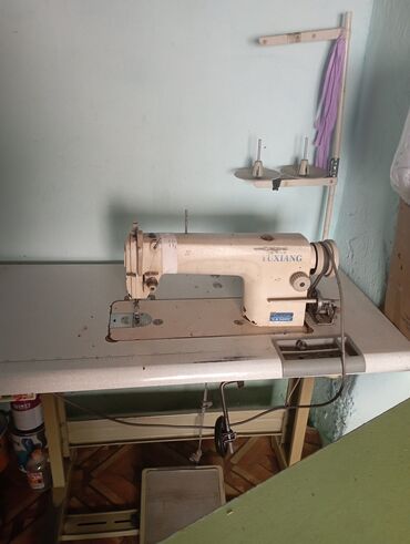 ручная швейная машинка старого образца: В наличии
