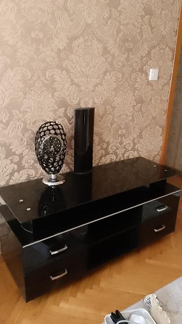 kicik tv: Qara rəngdə TV stendi / media konsolu - Material: parlaq qara — 1