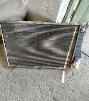 радиаторы отопления: Радиатор Ауди А6С4 объем 2.6 автомат.Радиатор целый
