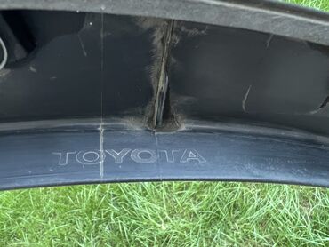 Крылья и комплектующие: Накладка крыла Заднее левое Toyota, 2018 г., Б/у, Оригинал — 8