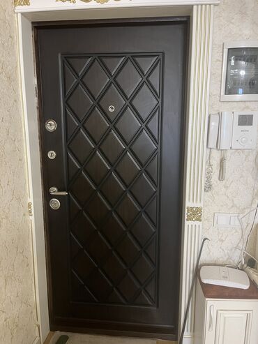 qapilar islenmis: Mənzil üçün İşlənmiş Giriş qapısı 90x205 sm With peephole, Ünvandan götürmə