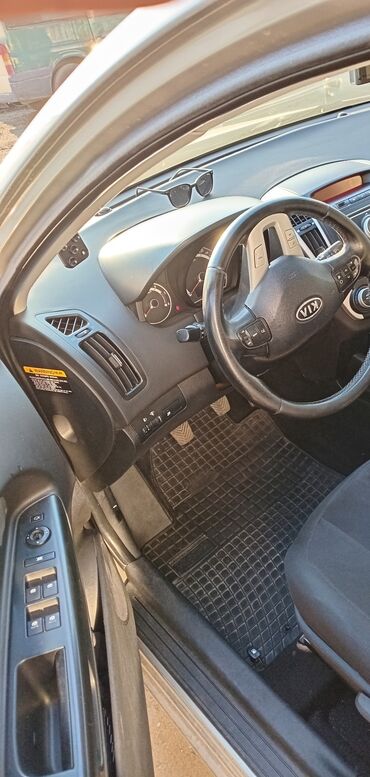 Kia: Kia Ceed: 1.6 l | 2010 il Hetçbek — 9