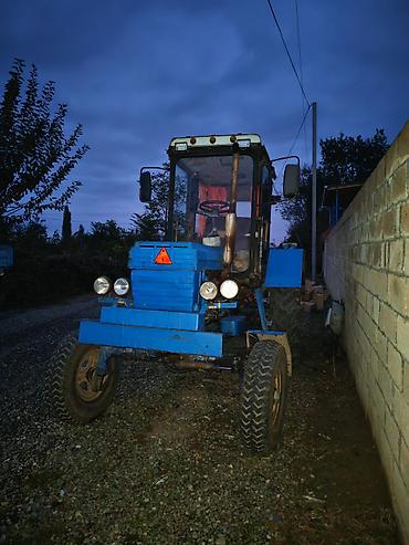 tap.az avtomobiller: Mavi rəngli kabinalı təkərli traktor - Ön kranklı, ikili dəyirmi — 2