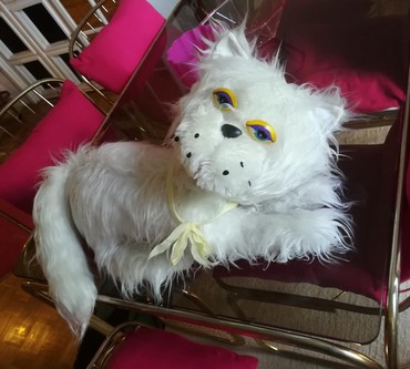bejblejd igračke: Divna Velik čupava bela mačka
Dužina 90 cm