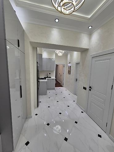 susə satisi: Mənzilin təsviri - Şəhər panoramalı geniş balkon: gecə işıqlı park və — 9
