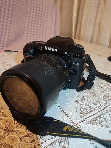 Фотоаппараты: Nikon D7500 DSLR fotoaparat + 2 eded flas . probeg 180 min . hec bir — 2