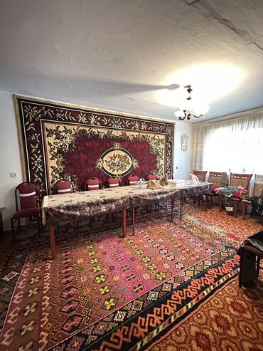 срочно продаётся 1 комнатная квартира в районе ошского рынка по улице кенсуйская 17: 2 комнаты, 45 м², Хрущевка, 1 этаж, Старый ремонт