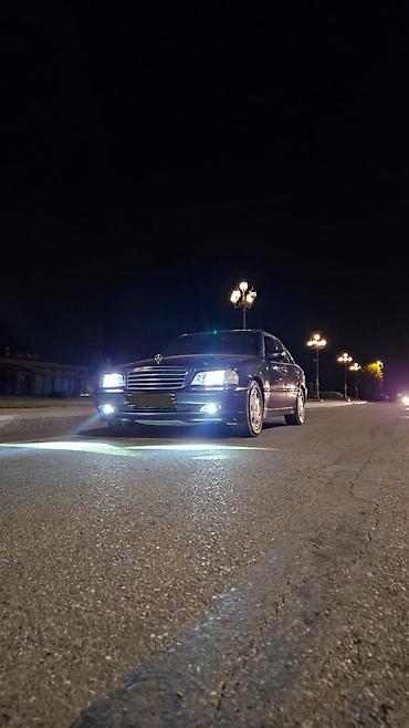 mercedes 208 d: Mercedes-Benz 240: 2.4 l | 1998 il Sedan — 8