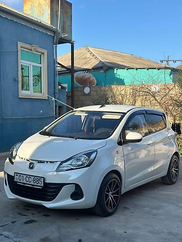 cangan benni: Changan Benni – şəhər üçün kompakт hetçbek Xüsusiyyətlər: - Kuzov: 5 — 7
