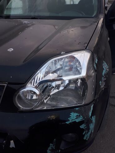 Faralar: Sol, Yaxın və uzaq vuran işıqlar Nissan