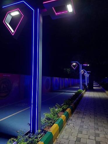 уличные фонари на столбы: Уличные световые опоры с LED-освещением (декоративные светильники) - — 8