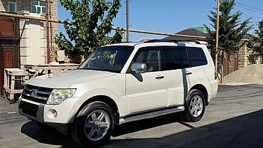 pajero mini: Mitsubishi Pajero (IV nəsil) – ağ rəngli, tam ölçülü 4x4 SUV. Əsas — 5