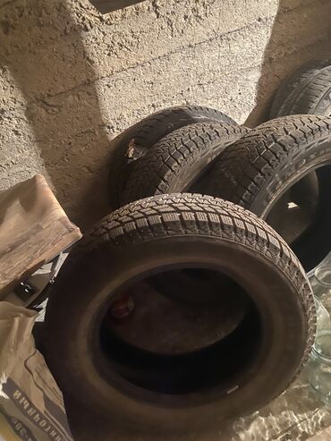 грузовые шины бу: 4 зимний 195/65 R15
2 все сезонка 195/65 R15