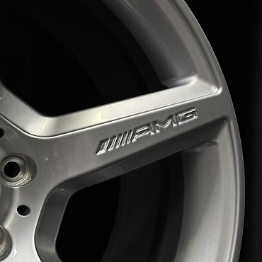 шина на авто: Диски R 18 AMG, Комплект, отверстий - 5, Новый — 4