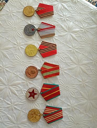 медаль: SSR dövrünə aid kolleksiya nişan və medalları dəsti. Şəkillərdə 6 ədəd — 4