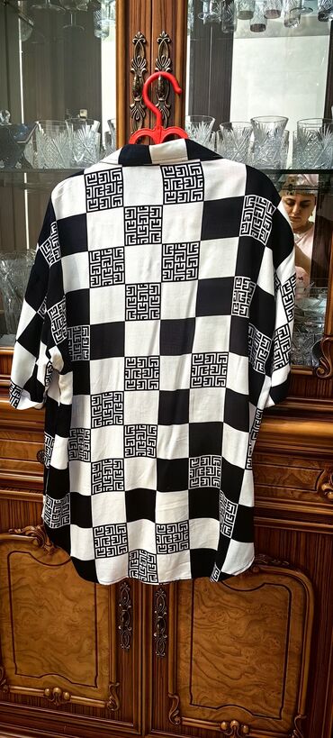 Köynək və bluzalar: Brend: Perfect Brown (Woman) Bədən ölçüsü: EUR M / MEX M / UK 38 — 7