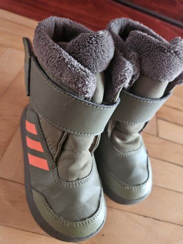 adidas odeca: Adidas čizmice