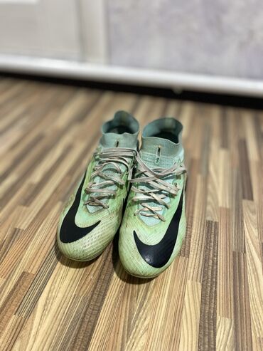 художественная литература: Цена1500 сом состояние хорошая размер 41