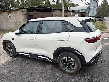 BYD: BYD — салон автомобиля, светлый кожаный интерьер - Просторный салон с — 2