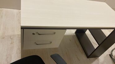 бу кресла офисные: İşlənmiş, İşçi üçün, Dördbucaq masa