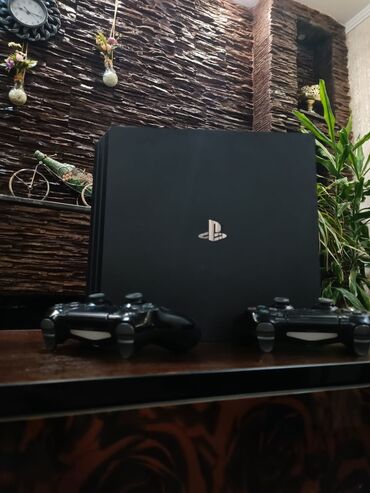 PS4 (Sony PlayStation 4): Срочно продаю Sony PS 4 Pro Состояние отличное. Не прошивалась, не